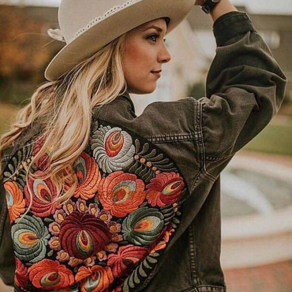Womens Black Denim Oversized Embroidered Jean Jacket. OSFM bust 44.8" - Picture 6 of 6